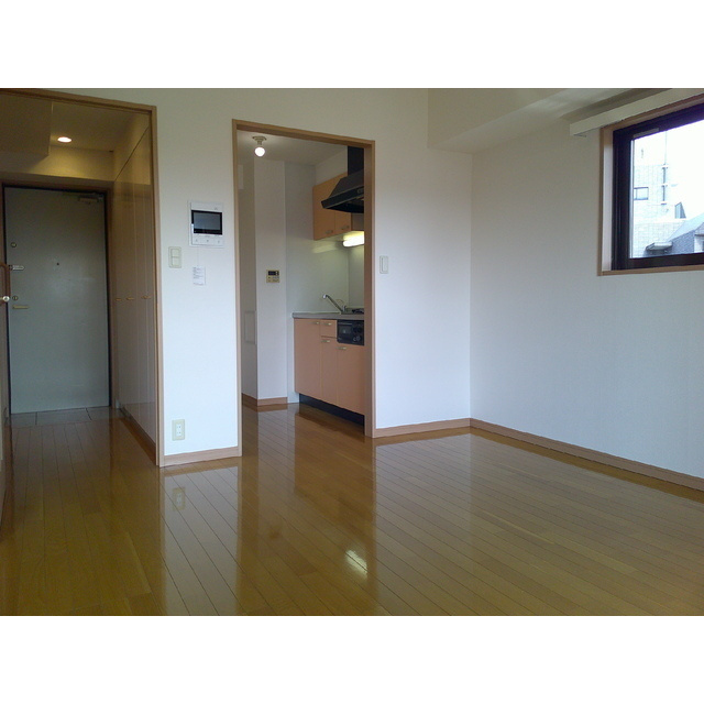 稲城市東長沼の賃貸マンションの居間・リビング|★お部屋探しはオールマイト不動産までご相談下さい♪