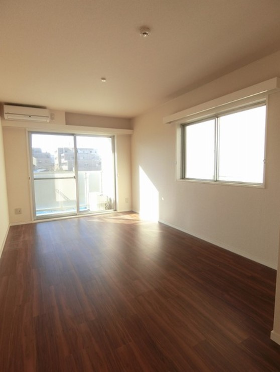 アパートメントライブライフの洋室