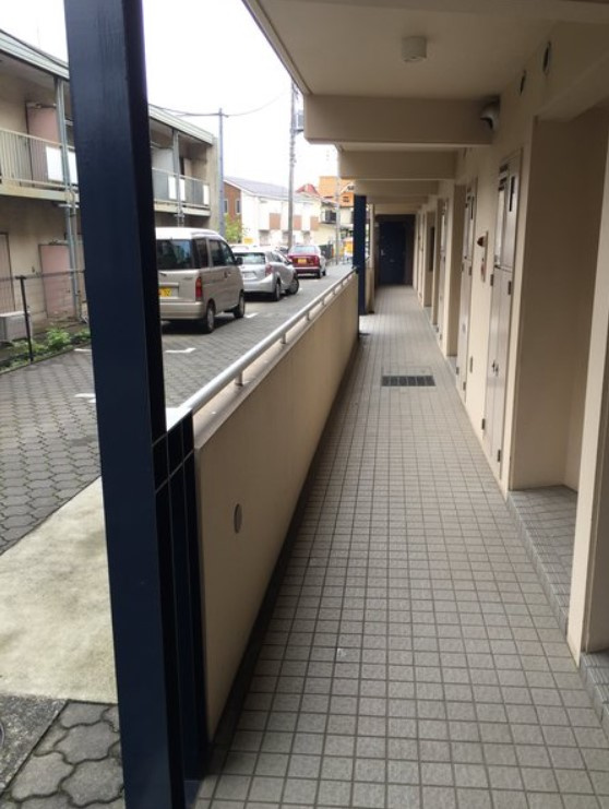 アパートメントライブライフのロビー