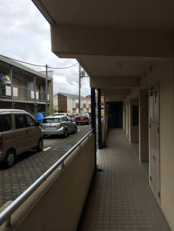 アパートメントライブライフのロビー