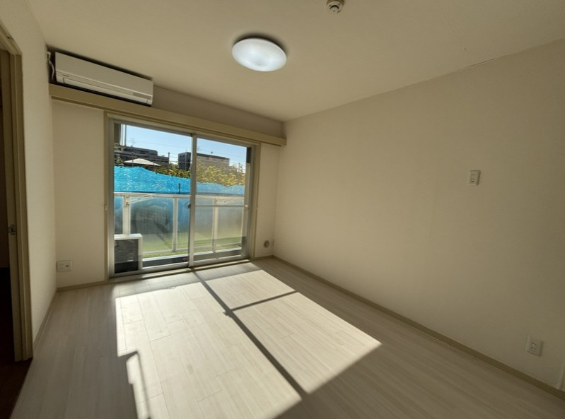 アパートメントライブライフの居間・リビング