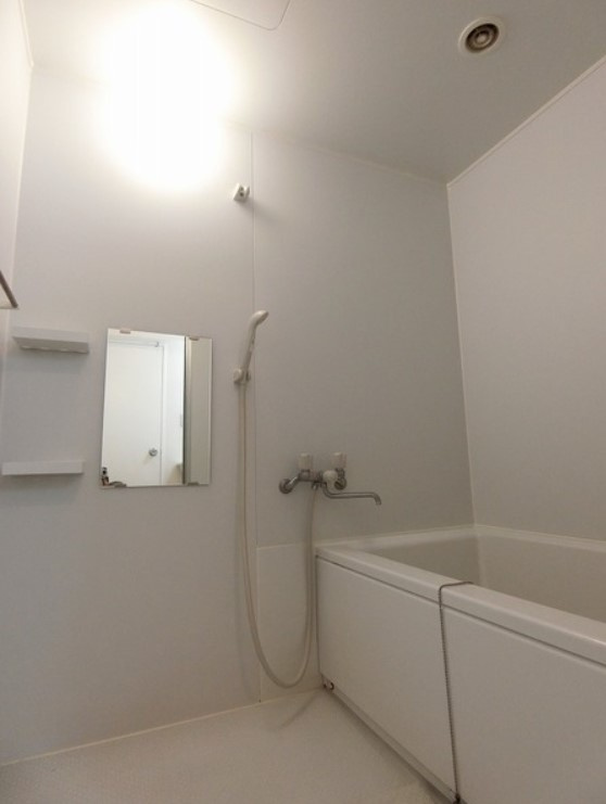 アパートメントライブライフの浴室