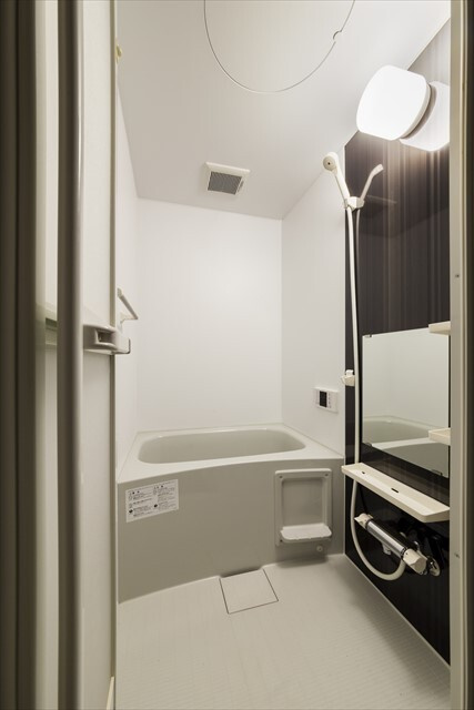 平塚市浅間町のアパートの浴室