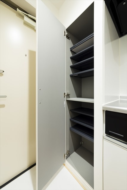 平塚市浅間町のアパートの玄関