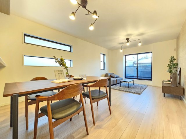 【居間・リビング】の画像