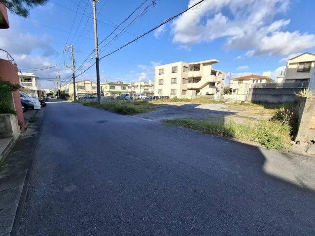 北谷町桑江　全2区画　1号地の前面道路含む現地写真