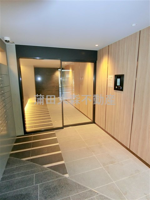 nido KAMATAのエントランス|防犯カメラTVモニター付オートロック宅配BOXメールBOX管理人室　エントランス