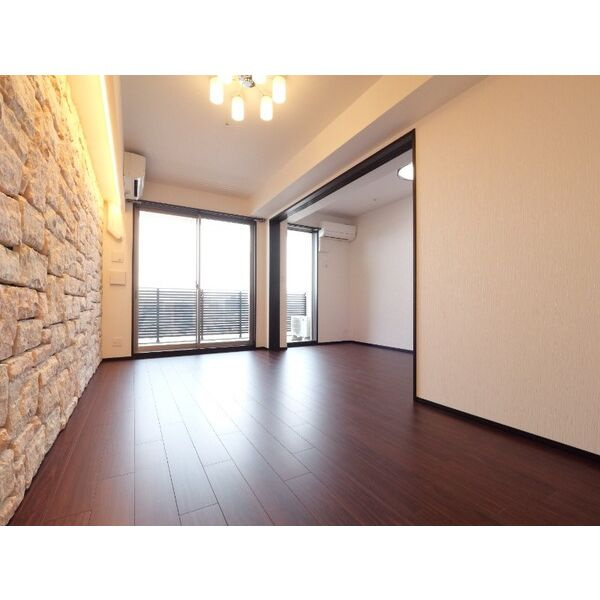 プレジオ永和ASIANの居間・リビング