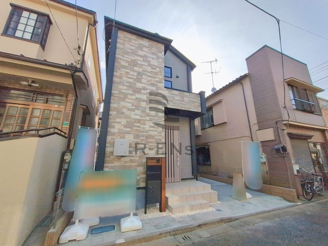 【外観】 | 練馬区南大泉１丁目　新築戸建て | シンプルながらも存在感があり、周囲の街並みと調和します