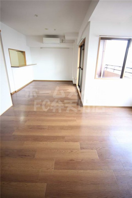 【居間・リビング】 | エル・セレーノ九条 | 使いやすい居間です