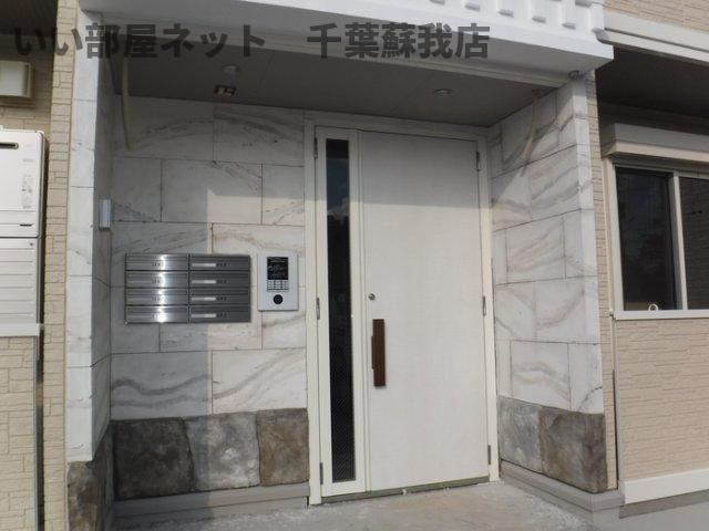 シャトーヒルズのエントランス|ゆとりのあるエントランスです