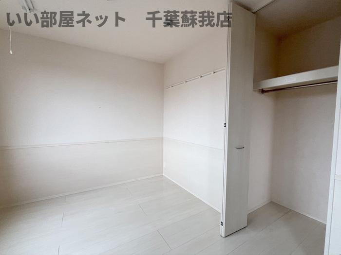 シャトーヒルズの洋室|明るい洋室です