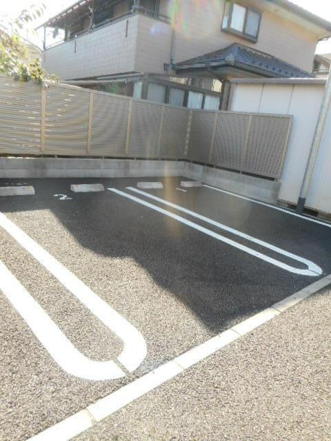 ピースパレスの駐車場| 