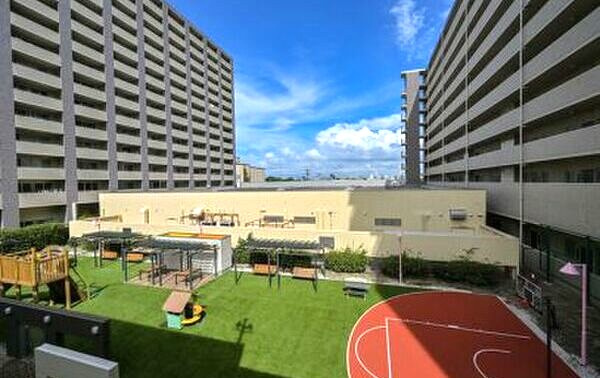 ソーラスフロント富船北棟の庭