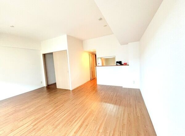 ソーラスフロント富船北棟の居間・リビング