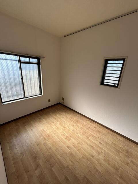 西山第9エルム大倉山の居間・リビング