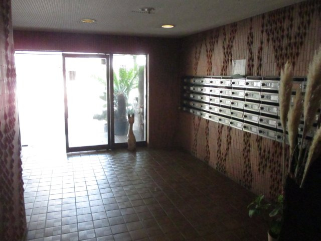 西山第9エルム大倉山のロビー