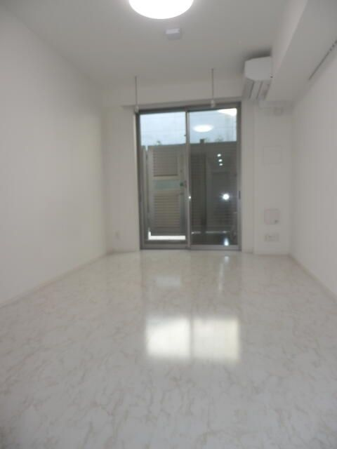 ユリカロゼＡＺ志村坂上の居間・リビング