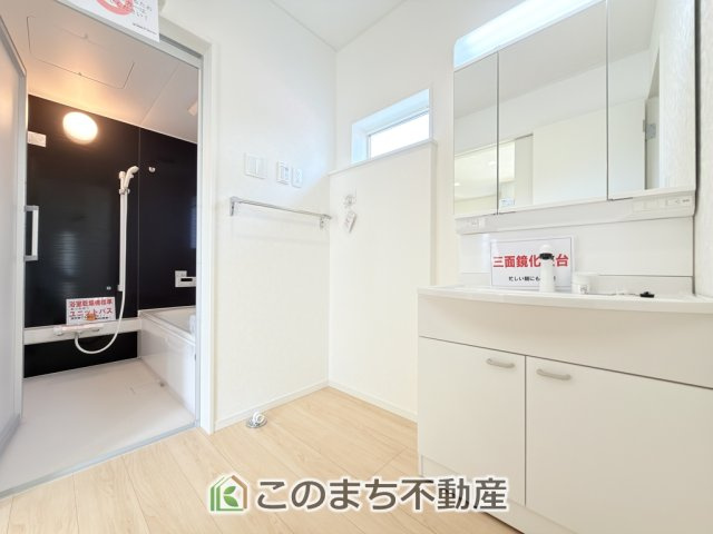CRADLEGARDEN真岡市台町第9の洗面所|シャンプードレッサーで朝の身支度♪伸びるホースでお掃除も簡単清潔です！