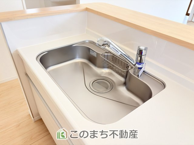 CRADLEGARDEN真岡市台町第9のキッチン|大きなシンク付きで、洗い物も楽々できます。
