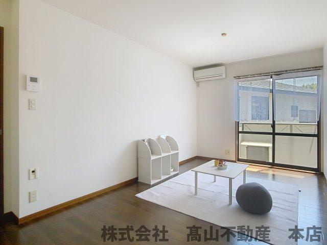 プレミールⅠの居間・リビング