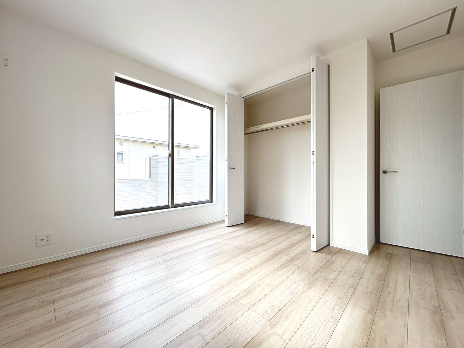 ハートフルタウン　一宮市西島町　全1区画分譲の寝室|すべての居室にはたっぷり収納できる大型クローゼットを設置しています。