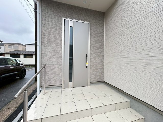 ハートフルタウン　一宮市西島町　全1区画分譲の玄関|玄関ドアの鍵はディンプルキーと内側はサムターンキーになっており防犯性の高い仕様になっています。