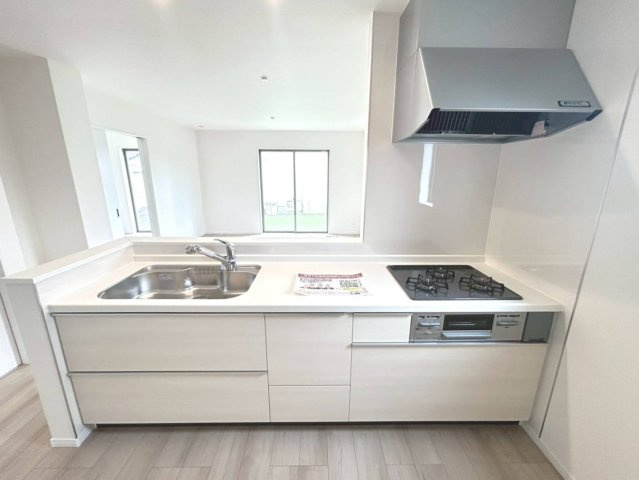 ハートフルタウン　一宮市西島町　全1区画分譲のキッチン|お手入れがラクなステンレスをトップ部分に使用した機能的で美しいシステムキッチンを使用しています。