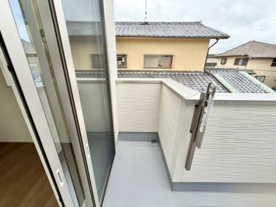 【バルコニー】 | 大野台１丁目　新築分譲住宅　全２区画 | 【フラット３５Ｓ利用可能ですよ】固定金利なので月々の支払が安定し、家計にゆとりが生まれますね！！