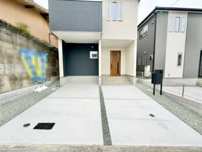 【駐車場】 | 大野台１丁目　新築分譲住宅　全２区画 | 並列に駐車２台可能！車の出し入れもスムーズに出来ますね♪