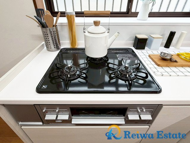中古戸建　茅ヶ崎市高田1丁目の設備|家事の時短にもなる3口コンロ。お料理好きな方にも嬉しい設備です！