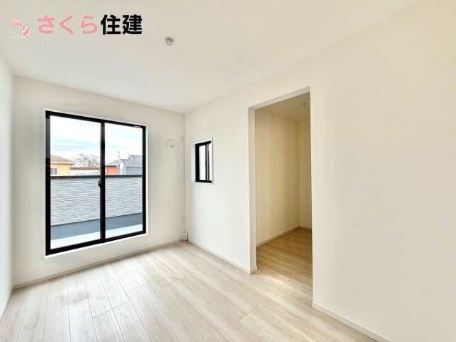 リガーレさくら市氏家11期　2号棟の洋室|各部屋に収納あります！荷物が多い子育て世代や、趣味道具の多い方にもうれしいですね！