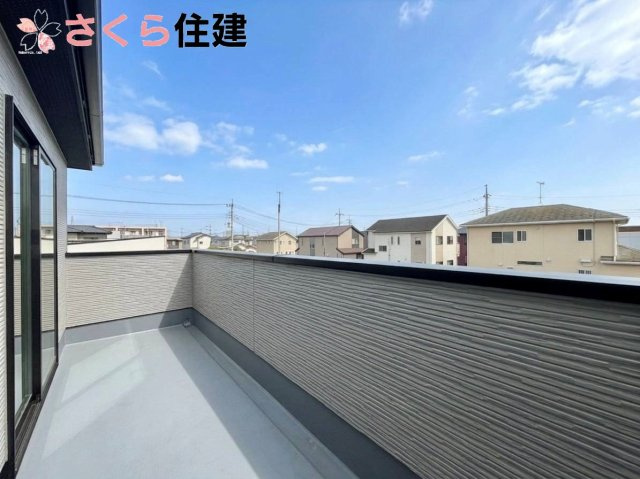 リガーレさくら市氏家11期　2号棟のバルコニー|家族全員分の布団もゆったり並べられる広々バルコニー！
