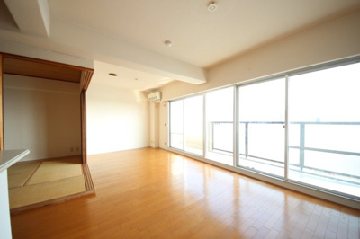 【居間・リビング】 | レークパレス大津堅田 | リビング別角度