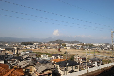 【展望】 | レークパレス大津堅田 | 通路側の眺望、堅田市街を一望できます