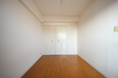 【洋室】 | レークパレス大津堅田 | 約5帖の洋室