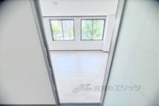 大津市大萱１丁目の店舗一部の玄関