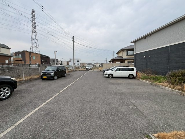 アーバン新家の駐車場