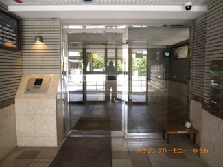 【その他共用部分】 | 清潔感と歓迎感があるエントランスホールとなります。