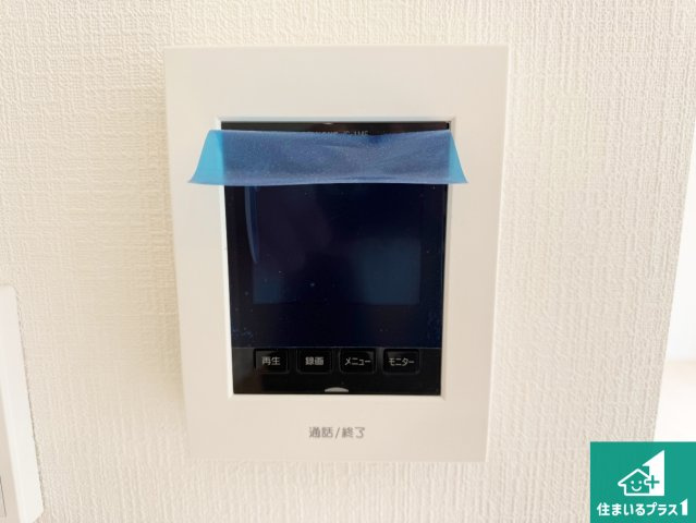 富田林市東板持町　第2期　新築一戸建ての防犯設備|カラーモニターインターホン！声だけでなく来訪者の姿や顔がモニターで確認できるので、小さなお子様がいらっしゃるご家庭でも安心できます！