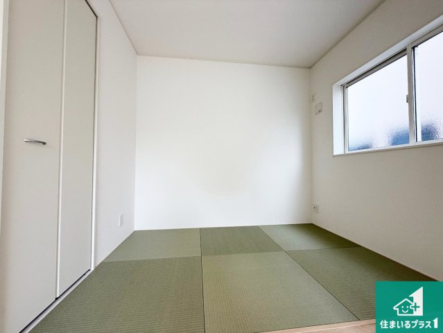 富田林市東板持町　第2期　新築一戸建ての和室|一室あると便利な和室は客間としてだけでなく、小さなお子様のプレイルームや食後のくつろぎスペースとしてもご利用いただけます。収納もついていますので大活躍間違いなし！
