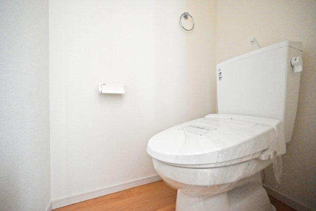 テラシエ大庄中通１丁目新築一戸建て│4LDK+駐車駐輪のトイレ|1・2階に1か所ずつウォッシュトイレを導入しています。