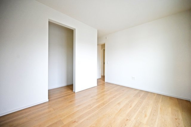 テラシエ大庄中通１丁目新築一戸建て│4LDK+駐車駐輪の洋室|主寝室にはWICLを備えており、夫婦のプライベート用品をすっきり収納することが出来ます。