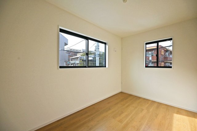 テラシエ大庄中通１丁目新築一戸建て│4LDK+駐車駐輪の洋室|-洋室5.5帖(2F)-