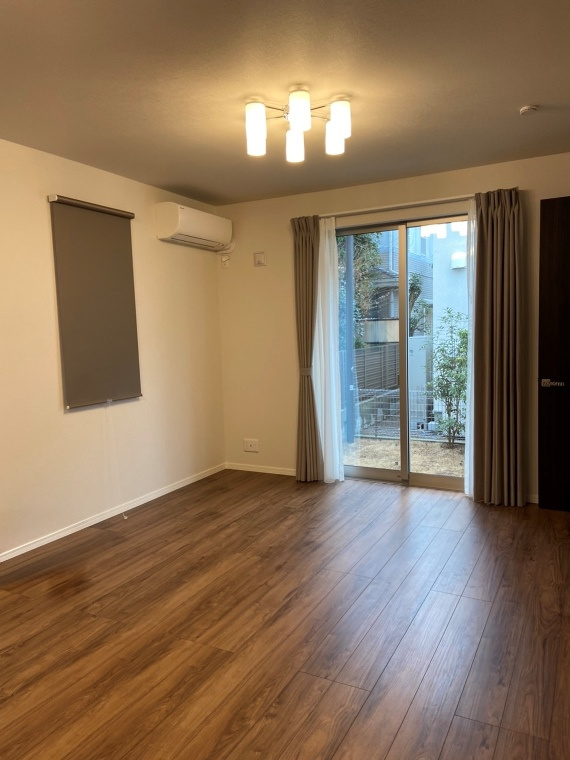 上鷺宮戸建の居間・リビング