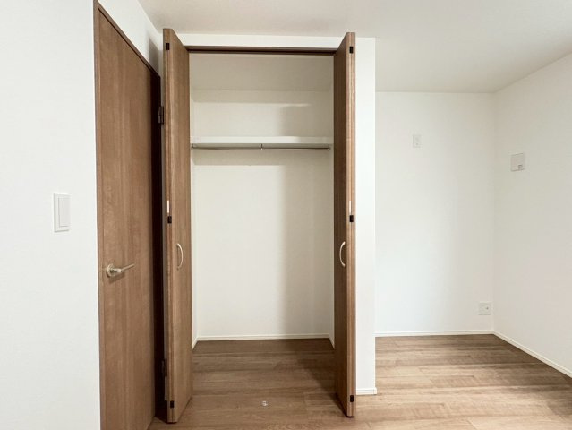 弥富市佐古木３丁目戸建の収納|クローゼット（洋室5.46帖）