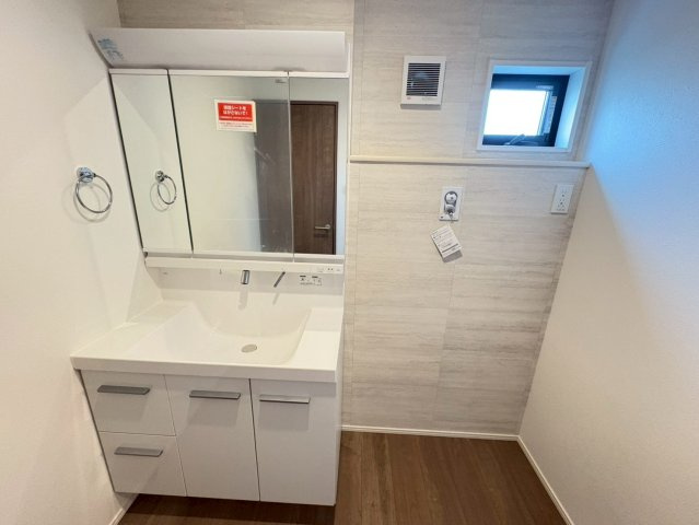 弥富市佐古木３丁目戸建の独立洗面台