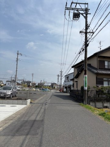 弥富市佐古木３丁目戸建の前面道路含む現地写真