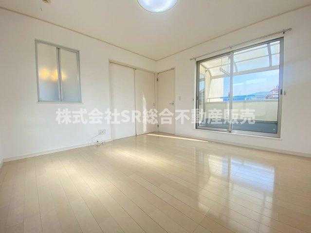 新庄1丁目中古戸建の寝室|広くて明るいお部屋です！寝室にいかがでしょうか。