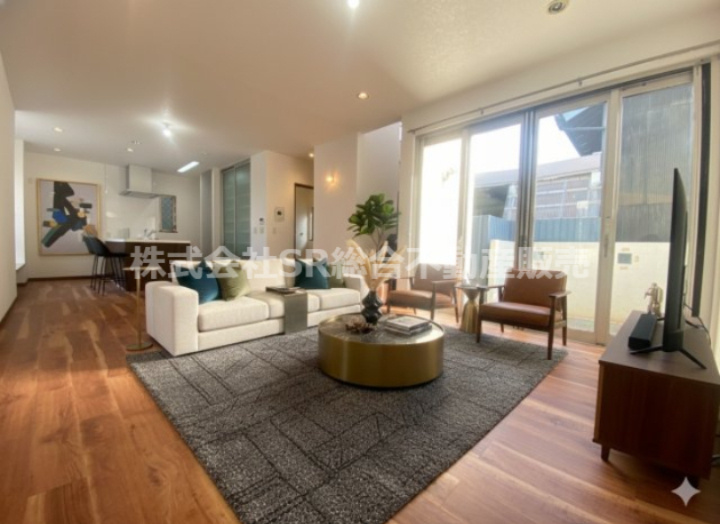 新庄1丁目中古戸建の居間・リビング|リビングは広々19.8帖♪ご家族と毎日顔を合わせられる造りでゆったりとお過ごしいただけます！（家具はCGによるイメージです。）